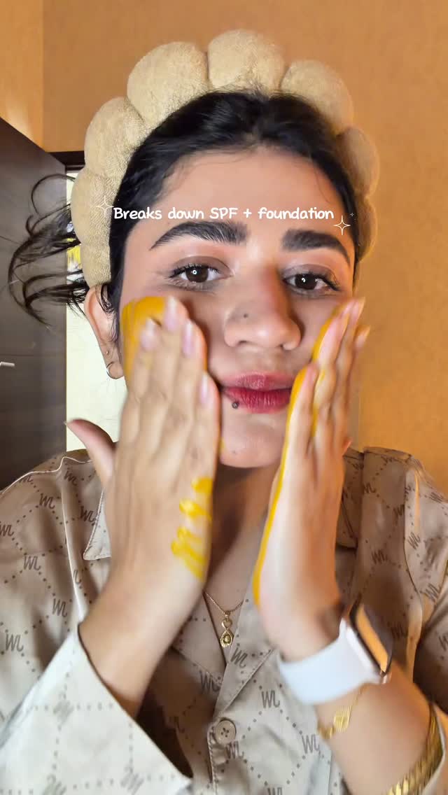 Instagram post by @akkilicious1 for APRILSKIN. Caption reads: Aprilskin Cleanse & Clear 
Makeup off, acne care....