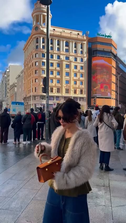 Instagram post by @nahikarinu for JW PEI. Caption reads: @jwpei_official 

 #jwpei 
 #jwpeikeyla 
#publi.