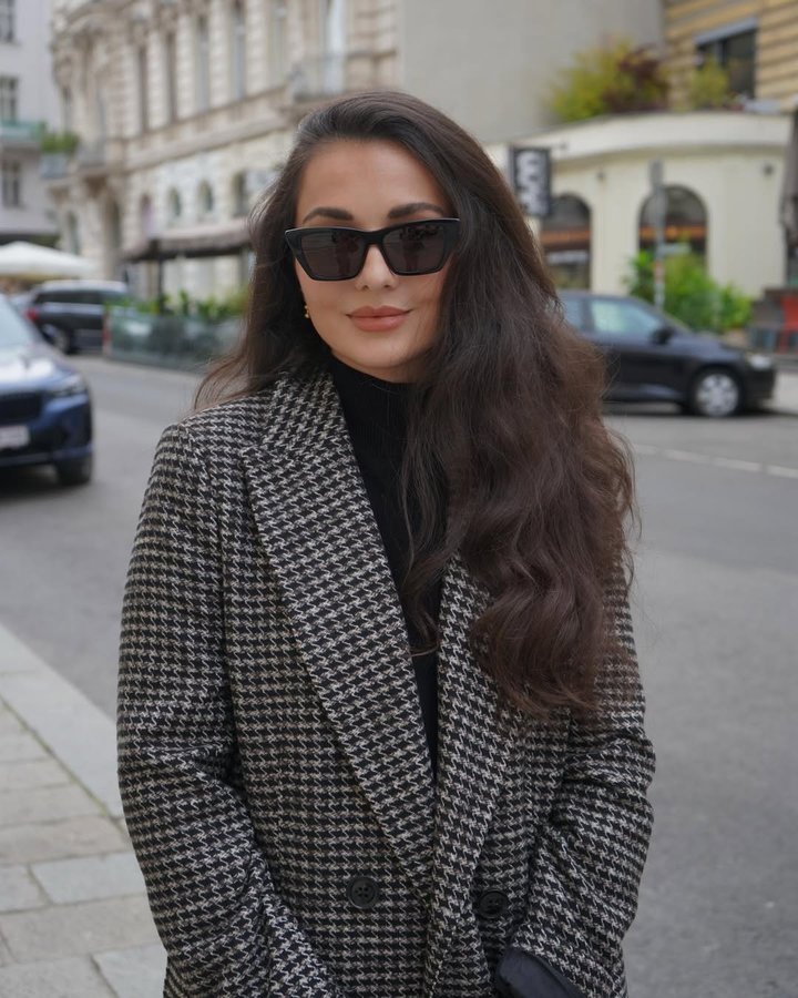 Instagram post by @esengamze_ for s.Oliver. Caption reads: [...] 🍂🤍
get 20% off with my code „Gamze20“....