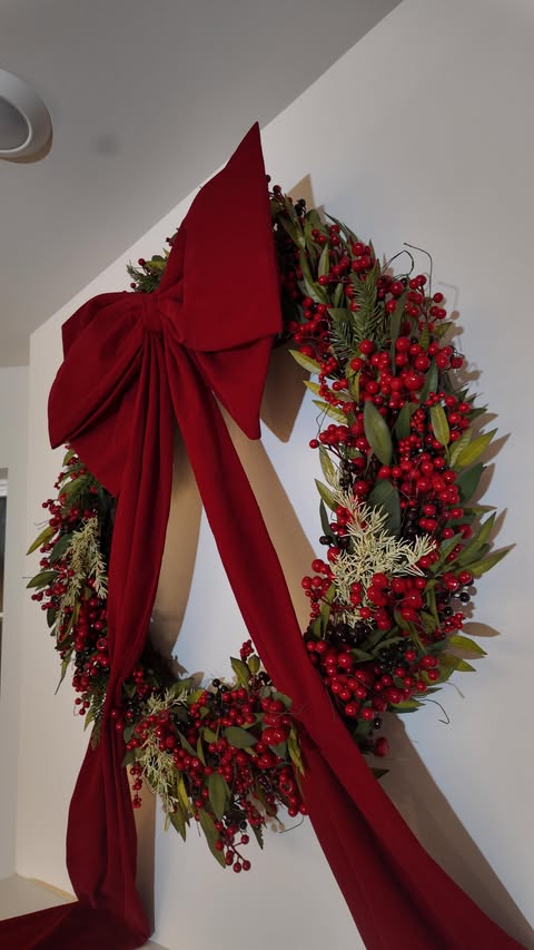 Instagram post by @creatingyourcasa for Afloral. Caption reads: [...] in my NEW home and I’m obsessed! This....