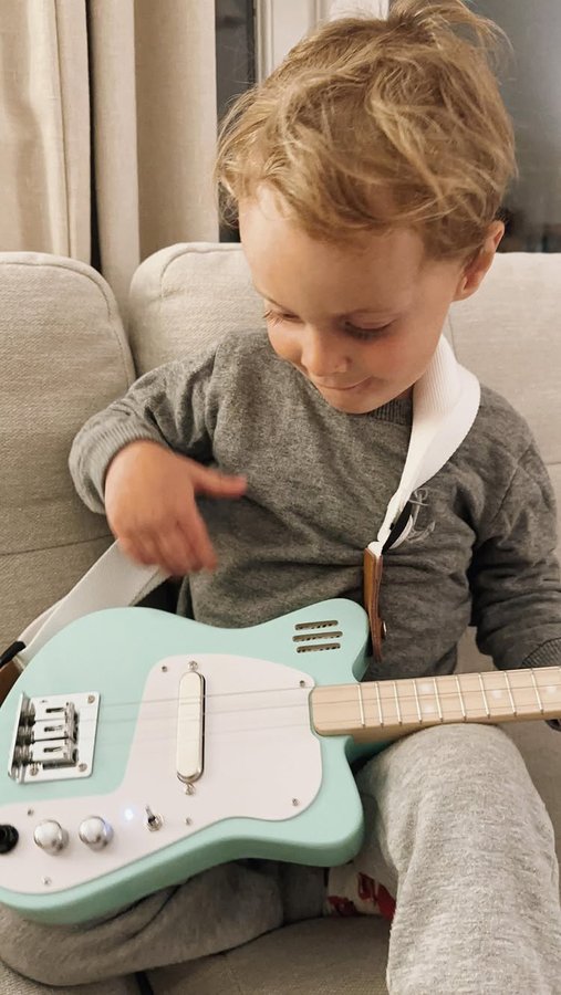 Instagram post by @canderamundo for Loog Guitars. Caption reads: [...] grow! A few months ago, we discovered....