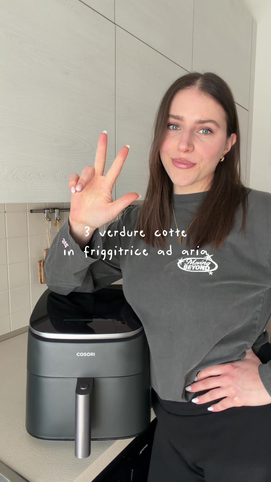 TikTok post by @unpizzicodieli for COSORI. Caption reads: [...] AIRFRY, 195 gradi x 15 minuti....