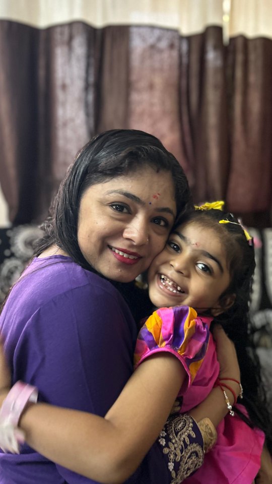 Instagram post by @mom_n_bansi for Johnson's Baby. Caption reads: Quick mom-review on Johnson’s Baby Shampoo. Maine....