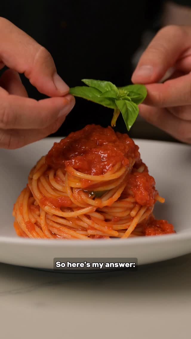 Instagram post by @gianlucaruggierichef for Mutti Canada. Caption reads: Dinner in 20 minutes or less? OH YES!

This is how....