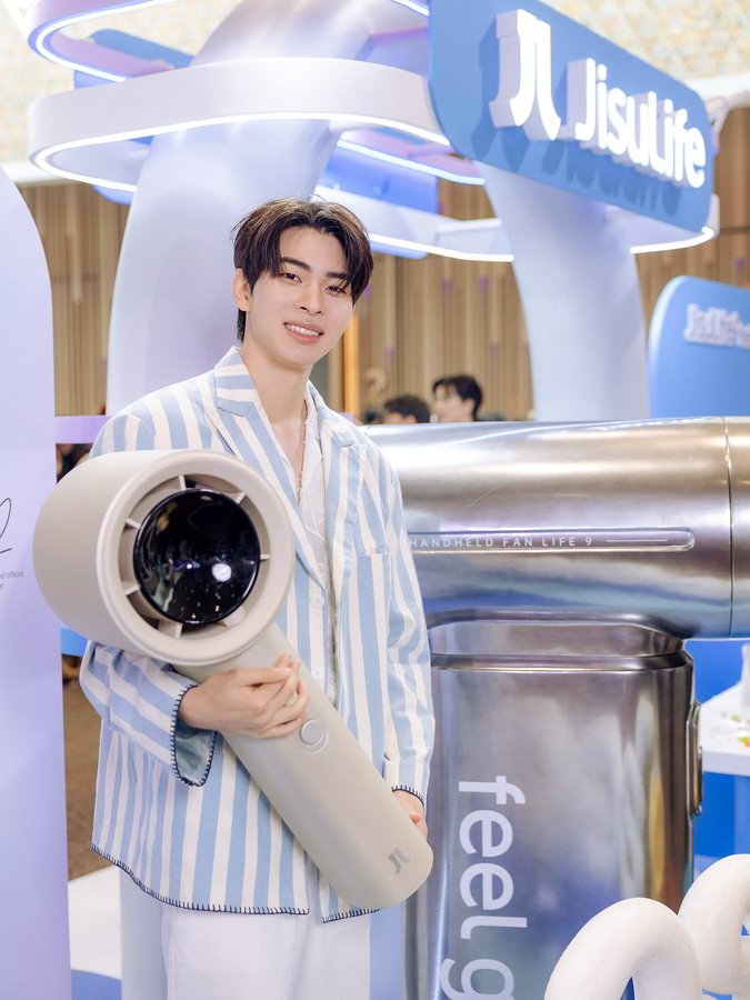 Instagram post by @mytonsrn for JisuLife Thailand. Caption reads: With the....