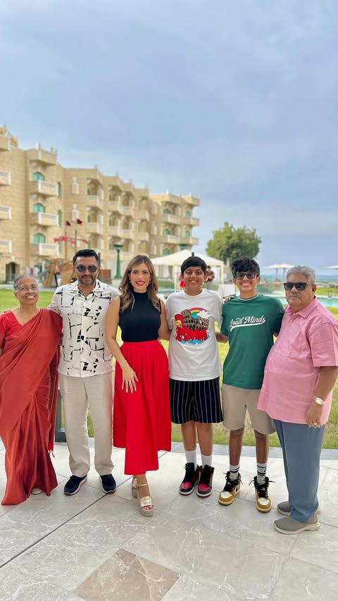 Instagram post by @itsrachelgeorge for Hyatt. Caption reads: Tis’ the season to brunch in style 🎅 🎄 ✨
The....