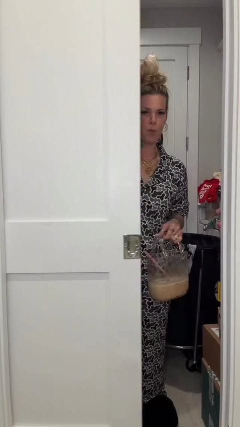 Instagram post by @itsmamacookie for Aeroflow Urology. Caption reads: Laundry and unboxing! #cleaning  #laundry....