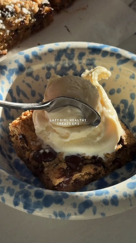 Instagram post by @whatrobineats for Hu Kitchen. Caption reads: [...] still hit the sweet spot.!! Made with....