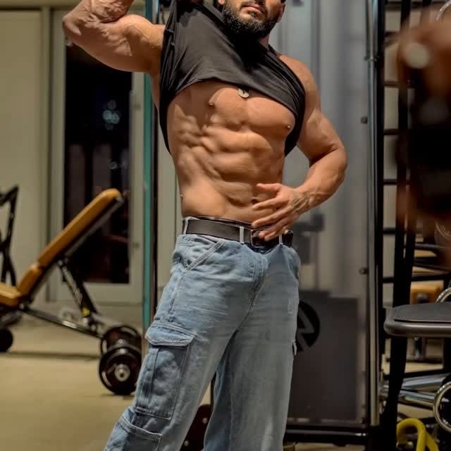 Instagram post by @fitmanjeet for Himalaya Wellness. Caption reads: Har din chahiye full energy, stamina aur focus?....