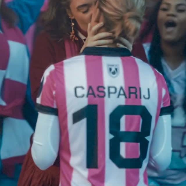Instagram post by @kerstin_casparij for Tinder. Caption reads: From Tinder match to football soulmates ⚽️

The....