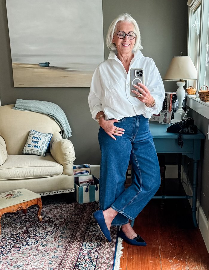 Instagram post by @_ifitstuesday_ for Larroudé. Caption reads: [...] 
#whiteshirts 
#larroudeambassador.