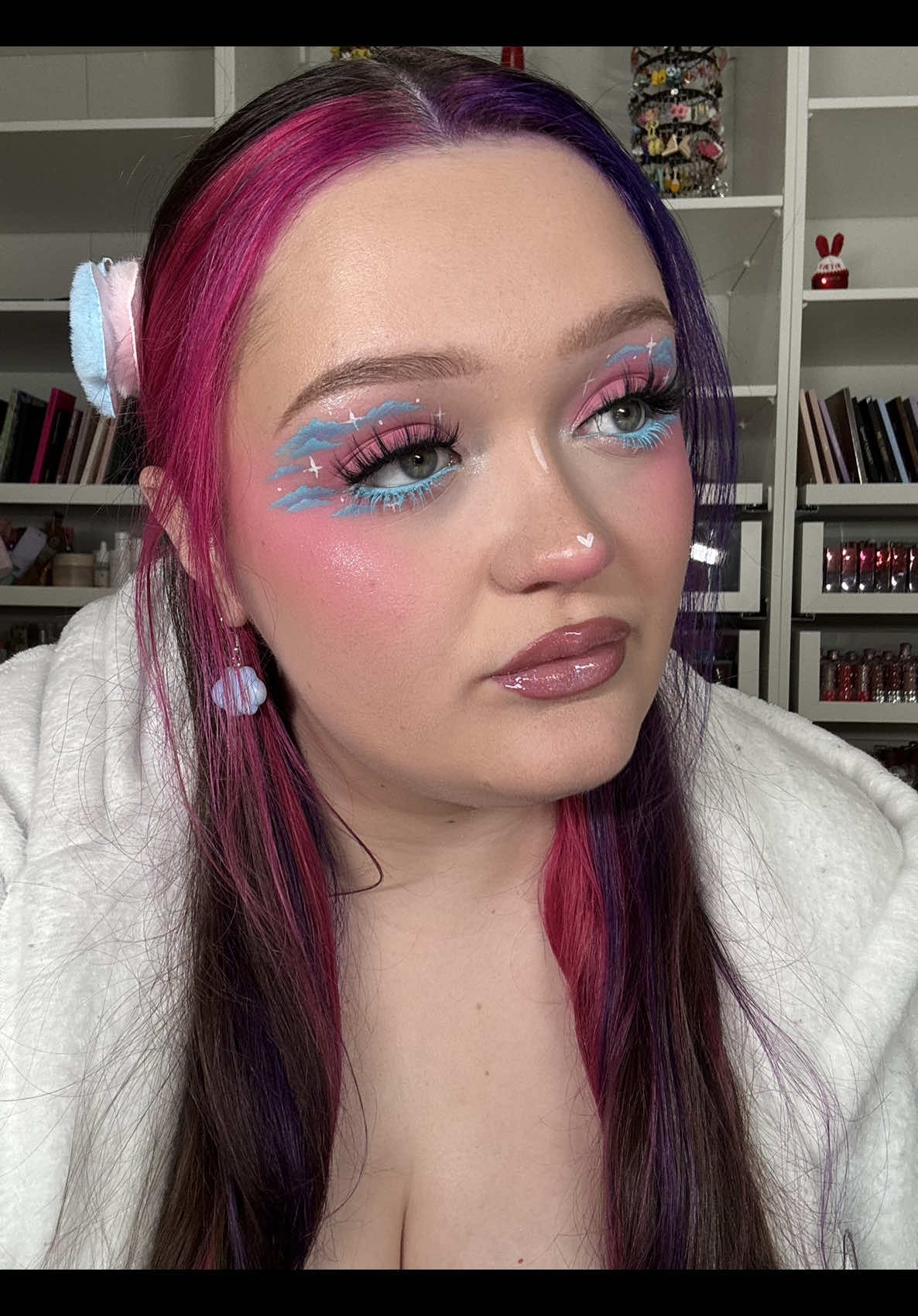 TikTok post by @linsmakeuplooks for Lilly Lashes. Caption reads: [...] (code LINS for $ off) @Lilly Lashes lash....