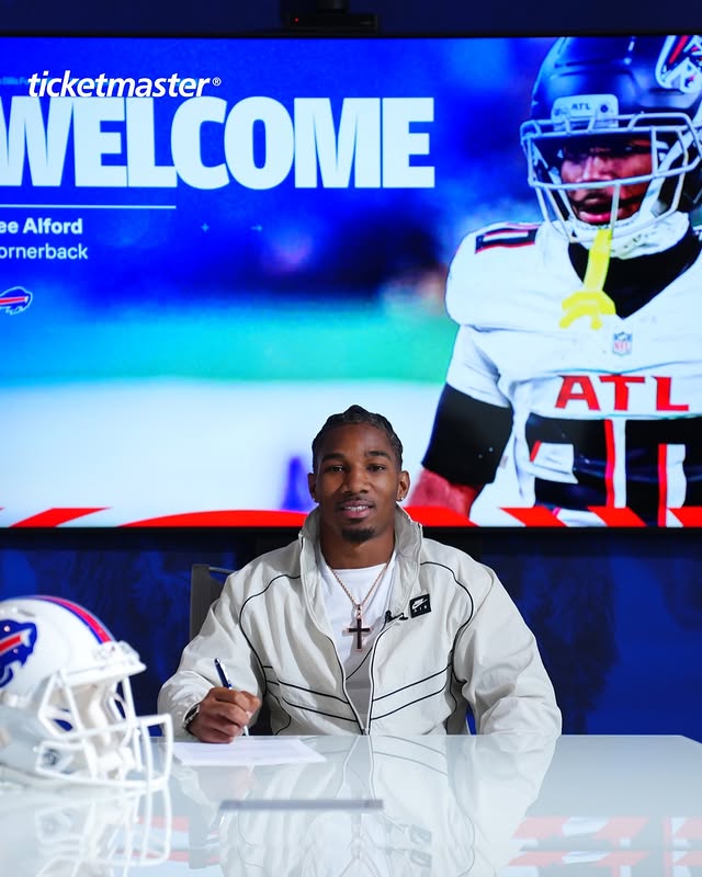 Instagram post by @alfordglo4 for Ticketmaster. Caption reads: [...] CB Dee Alford to a 3-year deal.....