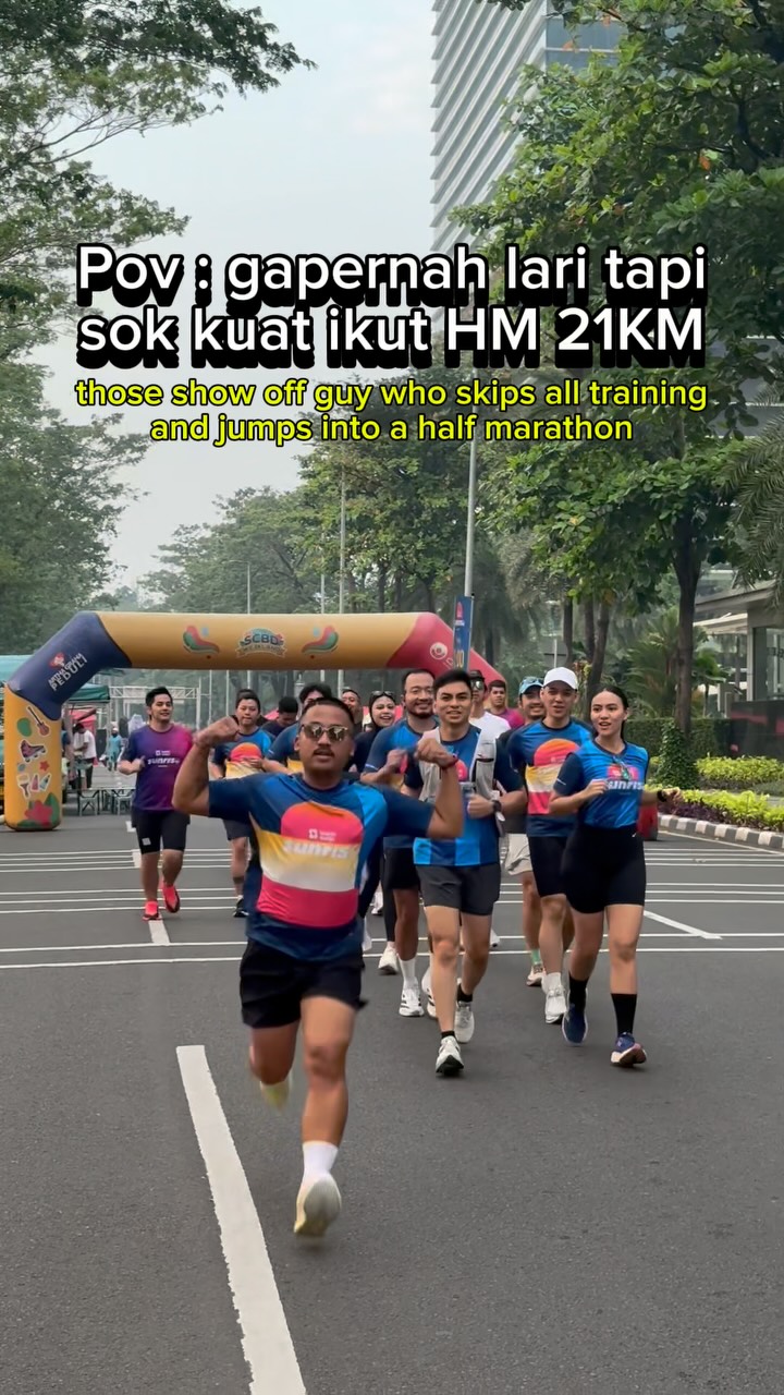 Instagram post by @andreybanyu for Asics. Caption reads: Pace 9? 8? 7? Sorry gue lari di pace 3 🙏☠️. |....
