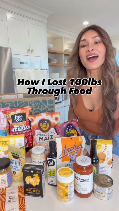 Instagram post by @low.carb.love for Thrive Market. Caption reads: [...] order + a free gift when you join....