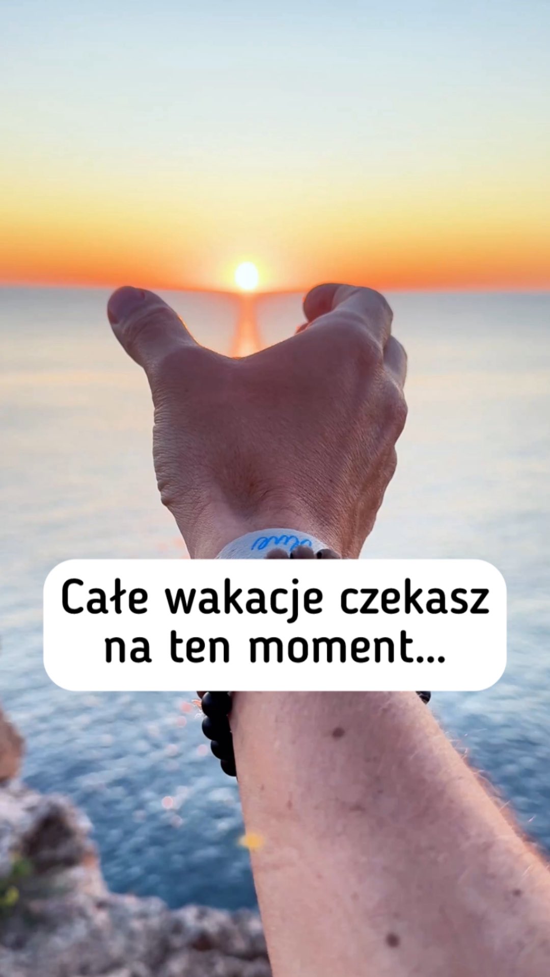 Instagram post by @kamil_baleja for Aquaphor. Caption reads: Całe wakacje czekasz na ten moment!

🌊☀️🌄 Była....