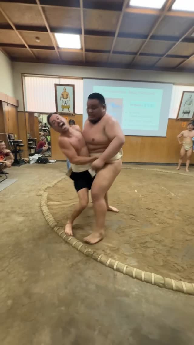 Instagram post by @lukeandsassyscott for Jetstar NZ. Caption reads: Came for sushi, Sassy left a sumo wrestling....