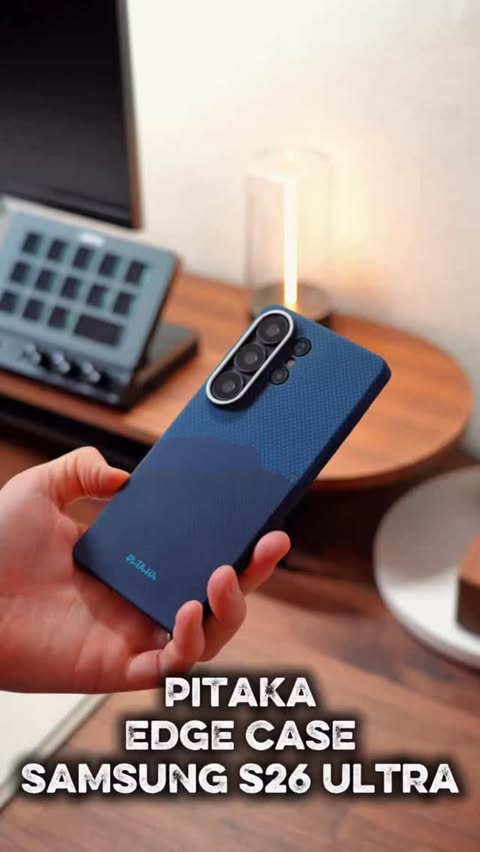 Instagram post by @matthew_erre90 for PITAKA. Caption reads: [...] per Samsung S26 Ultra degli amici i di....
