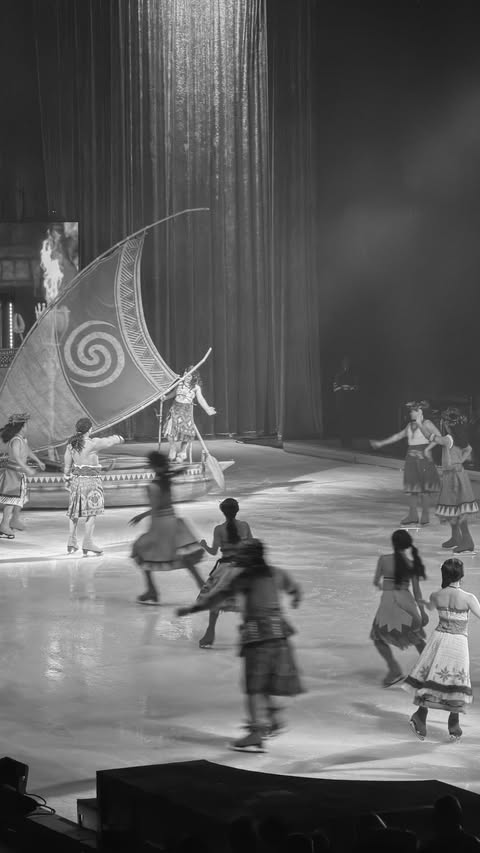 Instagram post by @lattesandlullabies for Disney On Ice. Caption reads: [...] We spent such a fun afternoon seeing....