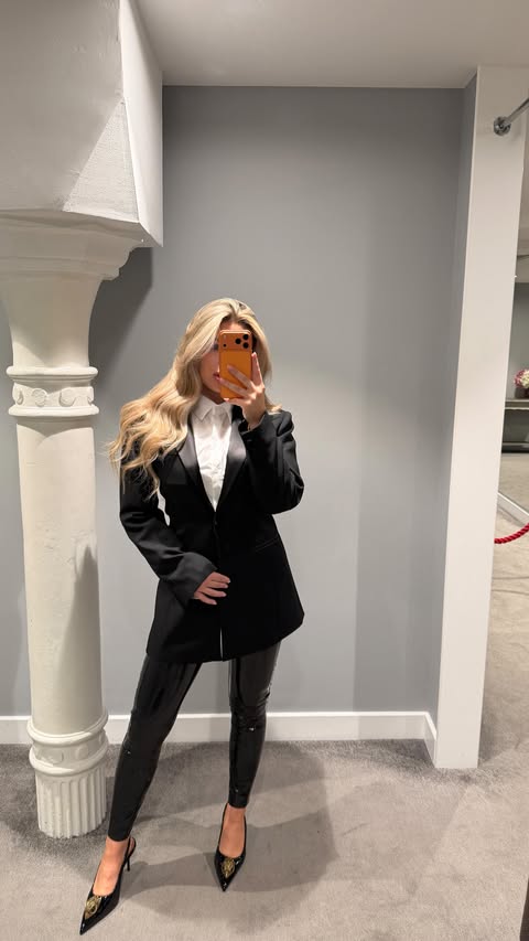 Instagram post by @chloe_ormond for SPANX. Caption reads: @spanx legwear (7pairs) @arnottsdublin are up to....