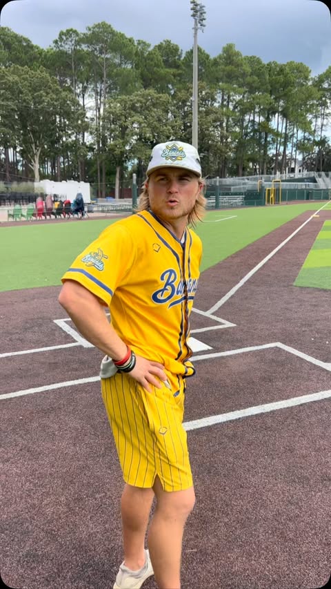 Instagram post by @danny__bananas for Honey Stinger. Caption reads: [...] fuel > Game day Gear everytime 🍯....