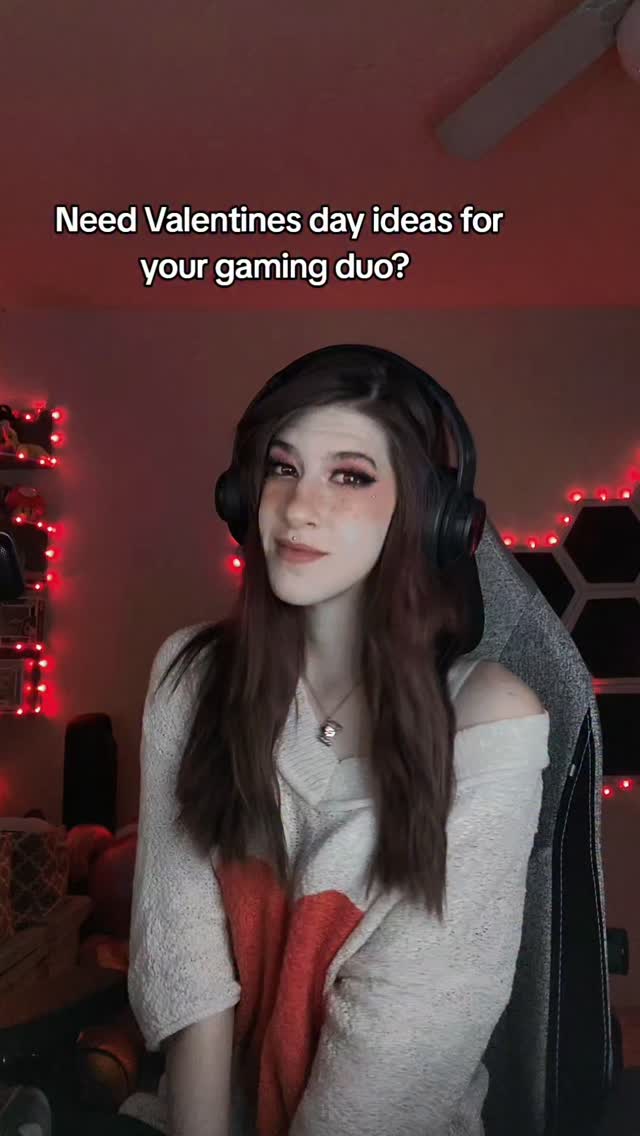 Instagram post by @saraabearr03 for Turtle Beach. Caption reads: [...] your duo 👉👈💜 #gamer #gaming #ad....