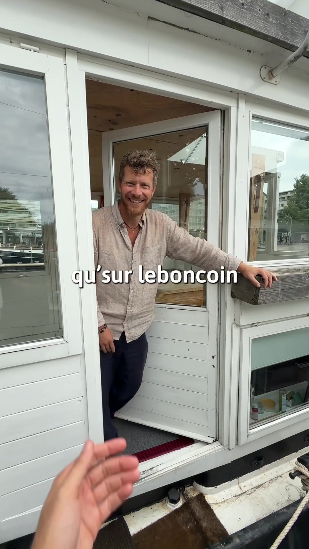TikTok post by @vito.video for leboncoin. Caption reads: Adrien, agent Immo sur @leboncoin !.