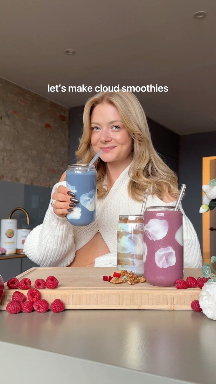 Instagram post by @growingannanas for foodspring. Caption reads: Anzeige - protein cloud smoothies are healthy,....