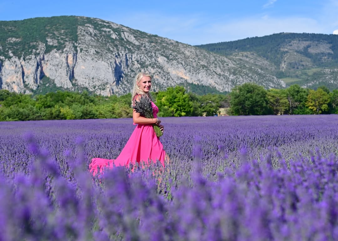 Instagram post by @shelovesparadise360 for She is Not Lost 🌎. Caption reads: Memories from beautiful Provence💜. 
Już niedługo....