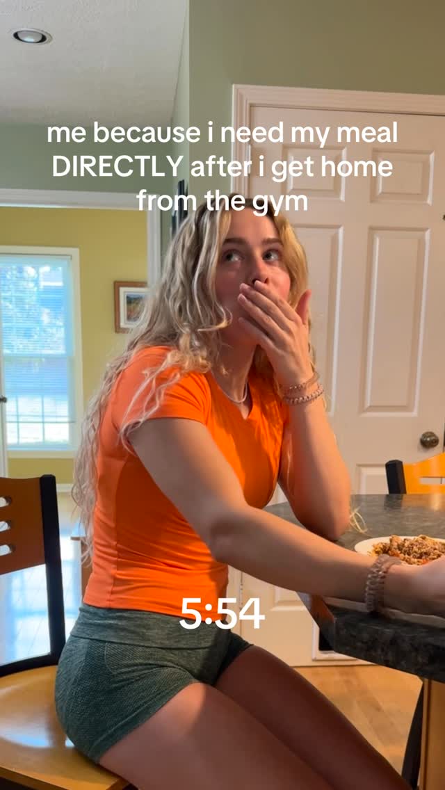 Instagram post by @ashlynsmithfit for FlexPro Meals. Caption reads: less than 10 minutes after i get out of the car i....