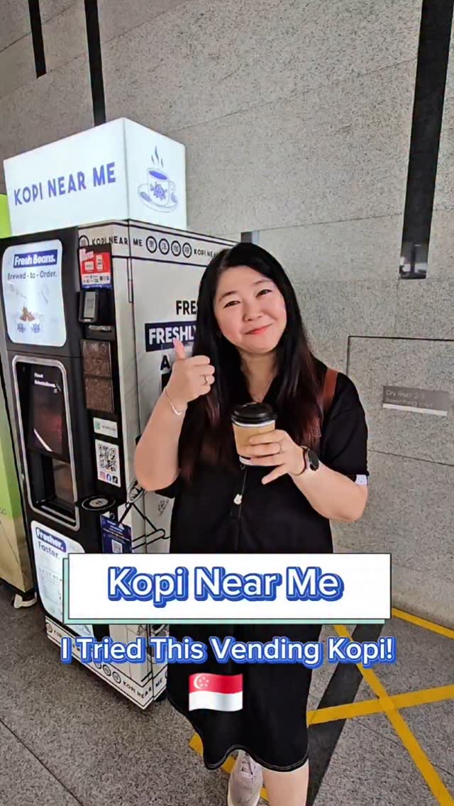 Instagram post by @tomatojen for Singapore Travel Specialist by Dirgantara Fasa. Caption reads: ☕️ 𝗞𝗼𝗽𝗶 𝗡𝗲𝗮𝗿 𝗠𝗲, 𝗦𝗶𝗻𝗴𝗮𝗽𝗼𝗿𝗲....