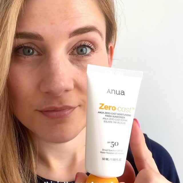 Instagram post by @skincare_addict_mom for Anua. Caption reads: [...] nélkül sikerül eldolgozni. 😊

Anua....