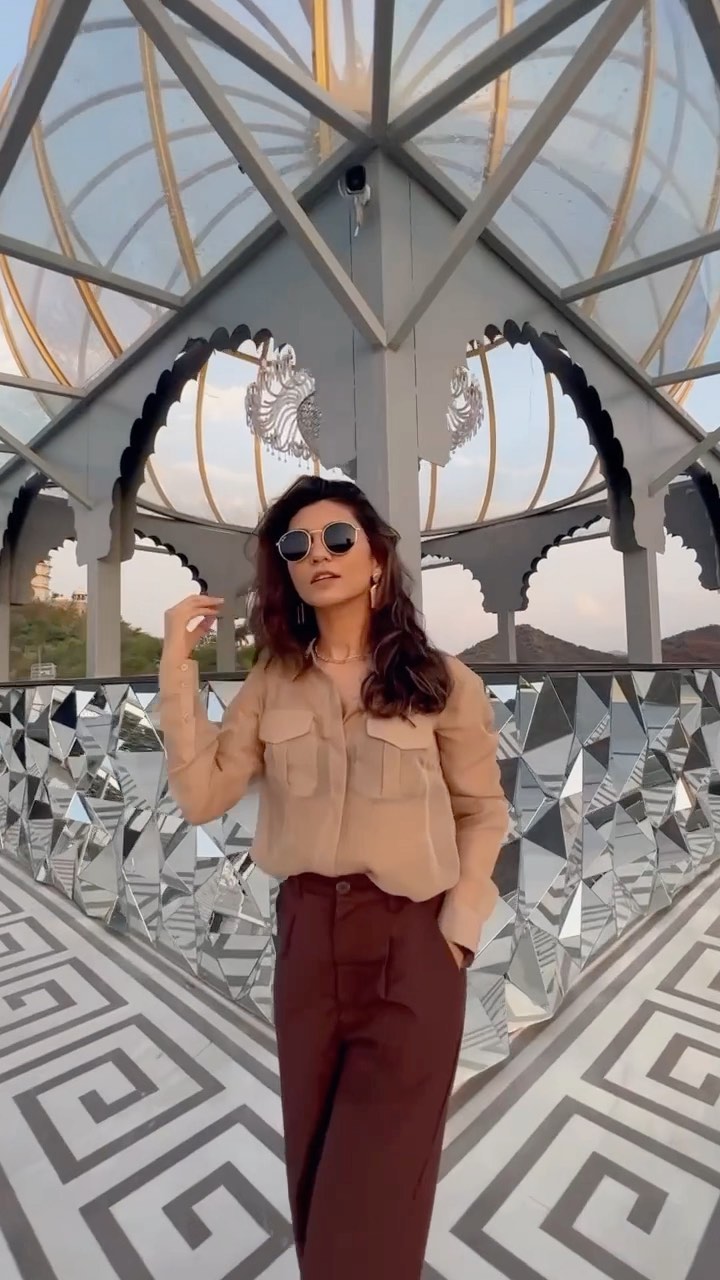 Instagram post by @shimoli11 for MOHITO. Caption reads: Day2Night @theroyalretreat 
With nights like....