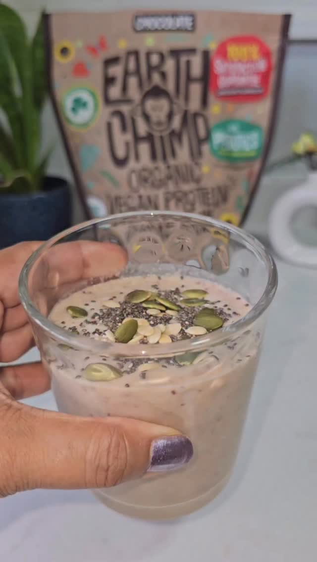 Instagram post by @the_spiced_spatula for EarthChimp. Caption reads: 🍎+🍫 = smoothie magic in a glass ✨
When your....