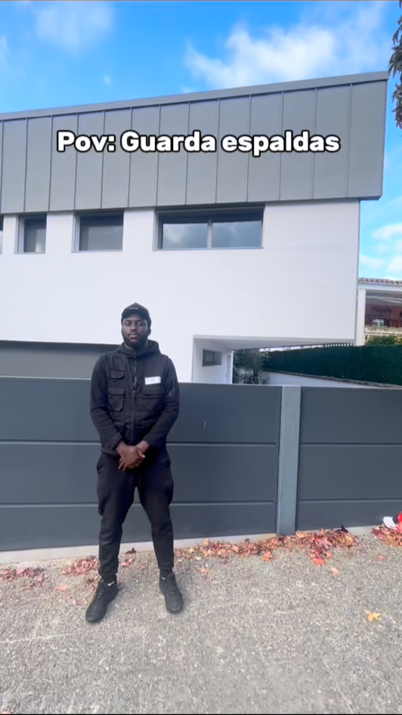 Instagram post by @byansuu for Herboxa. Caption reads: Guardaespaldas #herboxa.