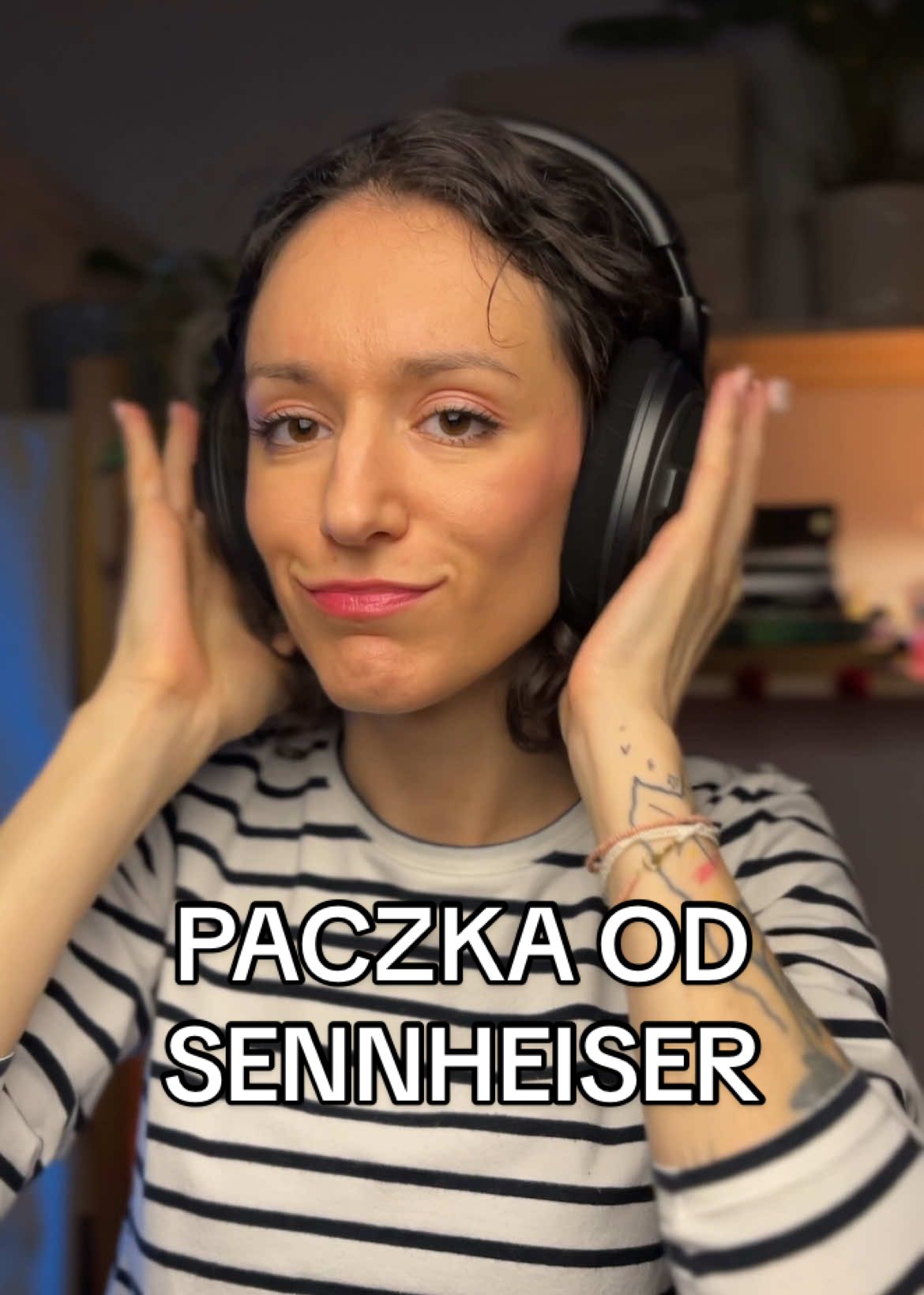 TikTok post by @night.trips.asmr for Sennheiser. Caption reads: Moje poprzednie słuchawki, również od @Sennheiser....