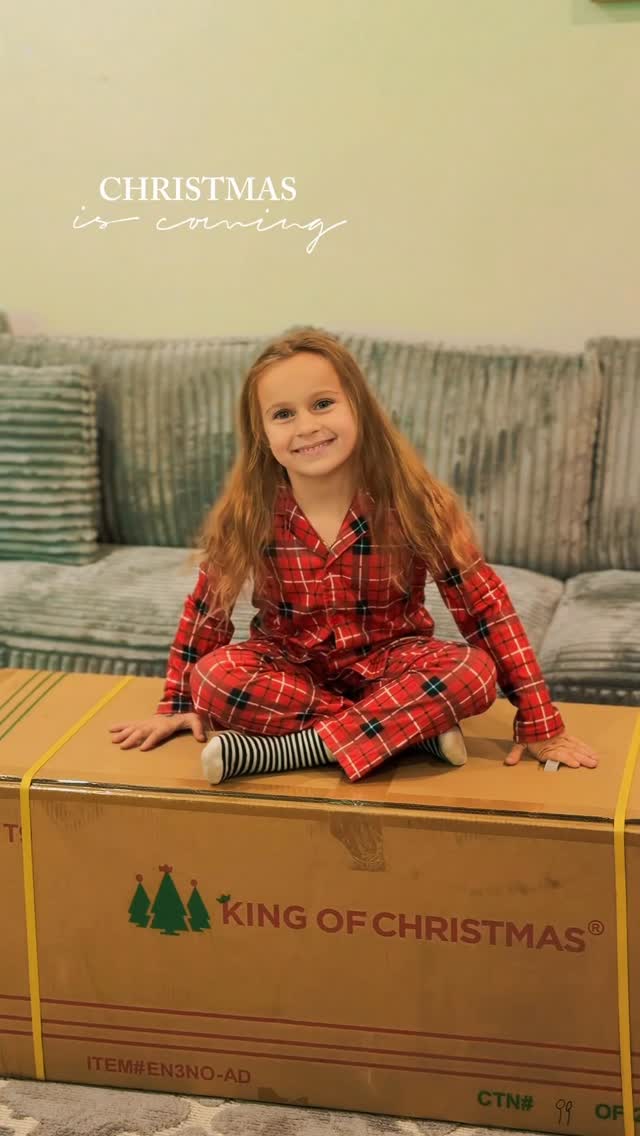 Instagram post by @skristii for King of Christmas. Caption reads: Christmas is coming… 💫

@kingofchristmas....