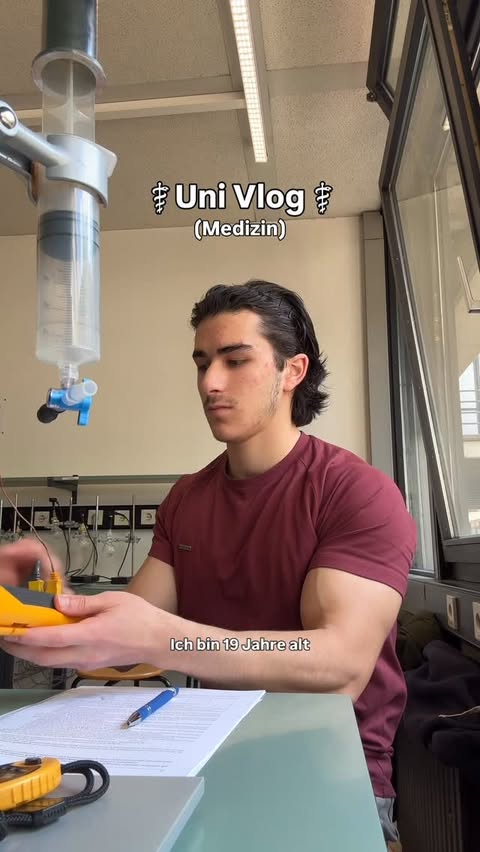 Instagram post by @mirac_cetin_ for Smilodox. Caption reads: Uni Vlog (Medizinstudium) *Anzeige | @smilodox....