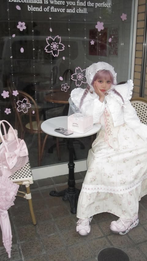 Instagram post by @pinktaho for LaceMade. Caption reads: [...] 東京で一番おすすめカフェです🍰☕️ dress gifted by....