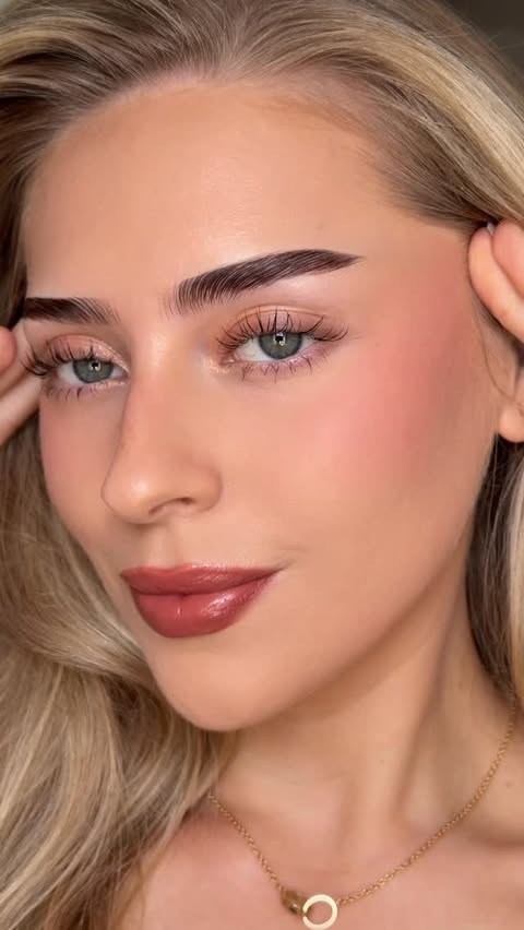 Instagram post by @lenkalul for Anastasia Beverly Hills. Caption reads: [...] make your skin look WORSE!....