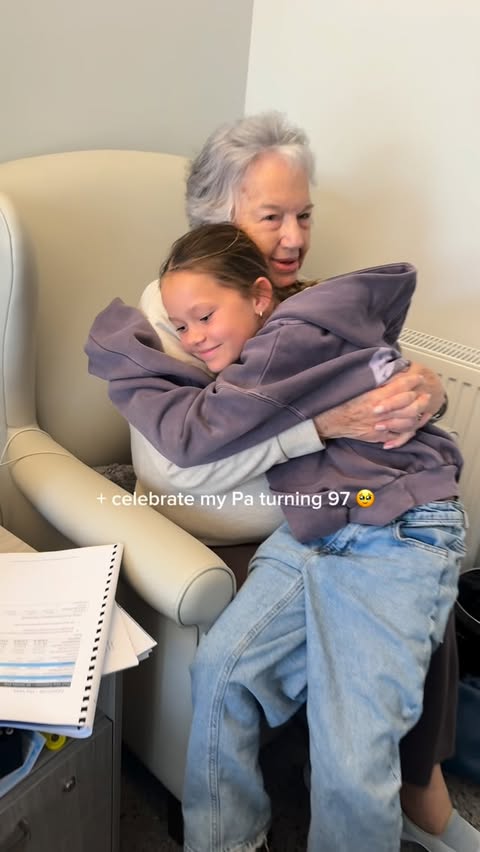 Instagram post by @londonxboston for Jetstar NZ. Caption reads: Lil’ Bill & I flew down to Melbourne to see family....