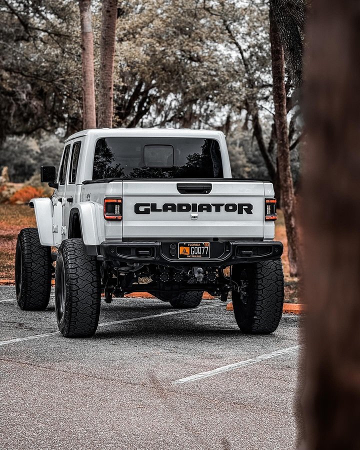 Instagram post by @alexquinterro for ORACLE Lighting. Caption reads: [...] and performance with ORACLE! Shop Oracle....