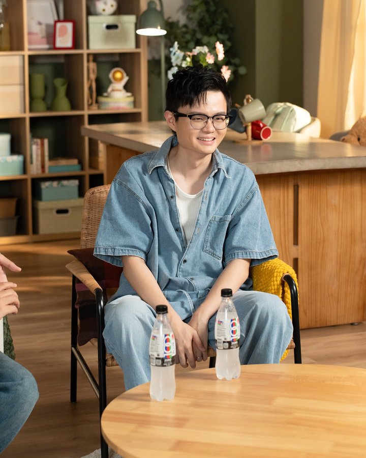 Instagram post by @lucasdebating for BBK Network. Caption reads: 你猜哪一张有美图瘦脸？

Live Hydrated with....