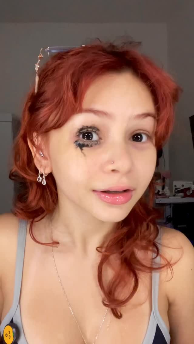 Instagram post by @whotfisfoxy for Eudora. Caption reads: Acho que foi meu erro n esperar secar tudo #fyp....