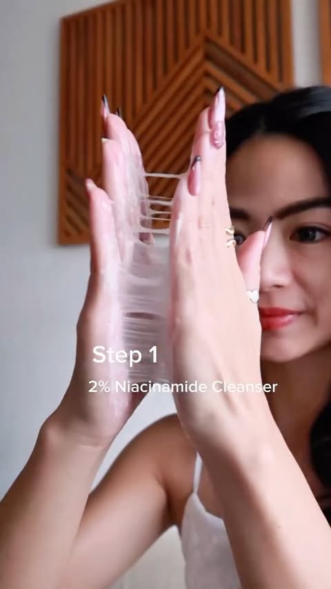 Instagram post by @cohrirans for Facerinna. Caption reads: [...] glow ✨ Clean skin, healthy glow with....