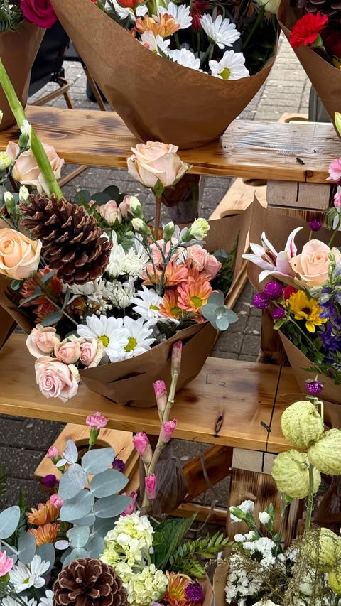 Instagram post by @stylebybrimarie for Artifact Uprising. Caption reads: [...] idea for friends and family from....