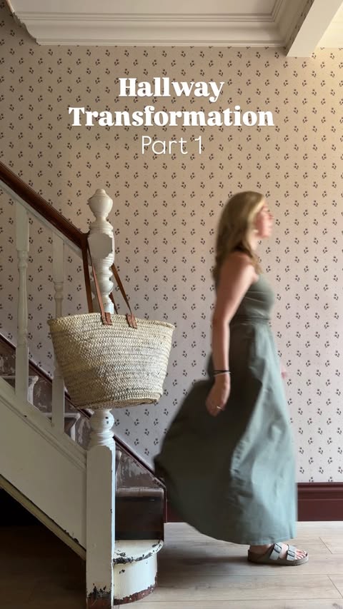 Instagram post by @sophia.at.home for Sandberg Wallpaper. Caption reads: [...] at the stunning wallpaper from....