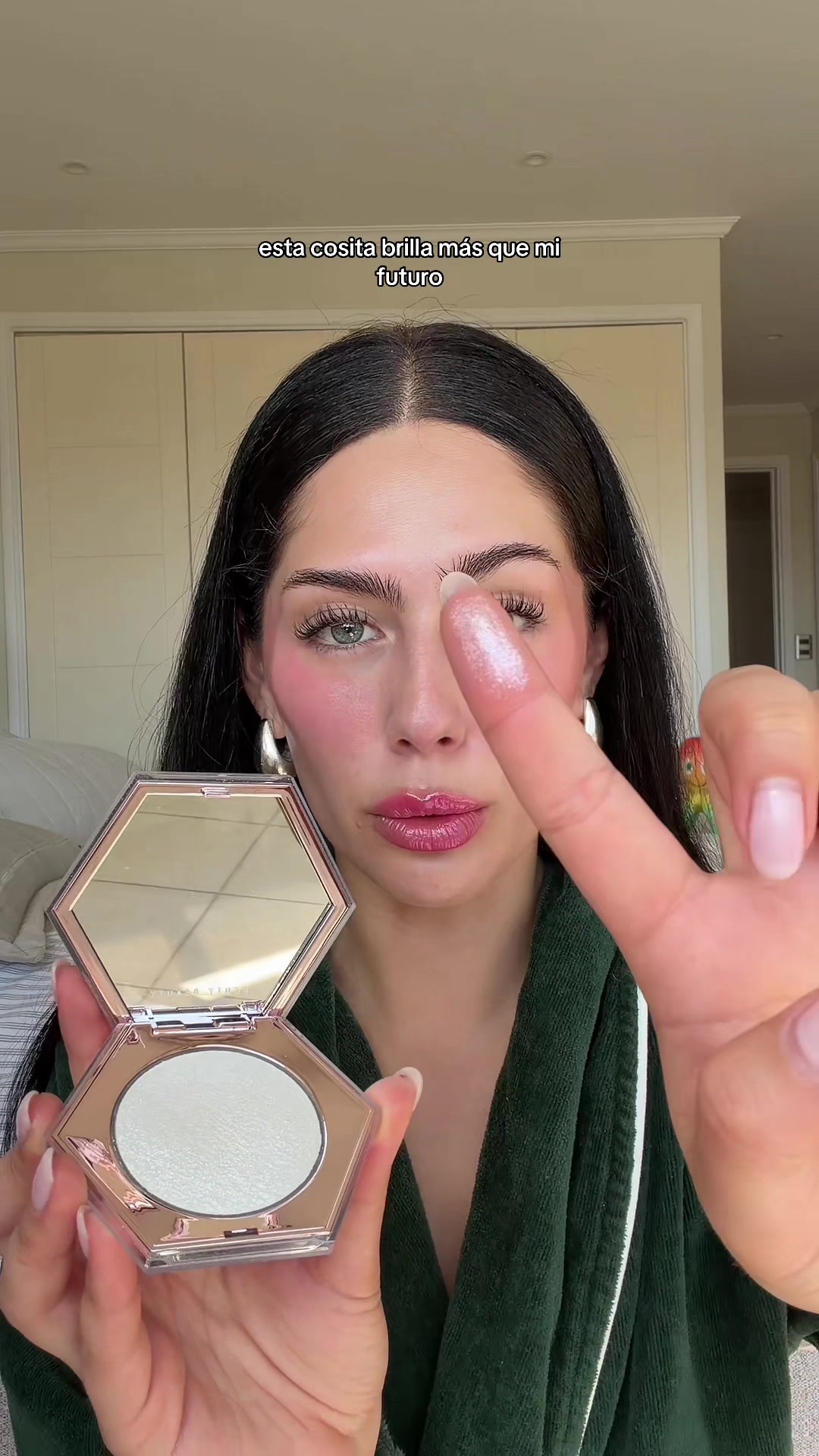 TikTok post by @beabravoc for Fenty Beauty. Caption reads: haul de @Fenty Beauty + concurso para que vayan al....