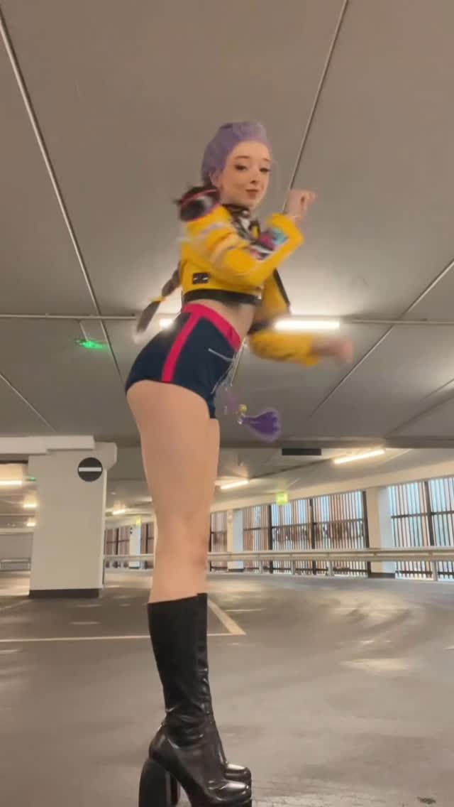 Instagram post by @mumii.cos for CosFun. Caption reads: [...] ad😌 also DOUBLE POST? | Outfit from....