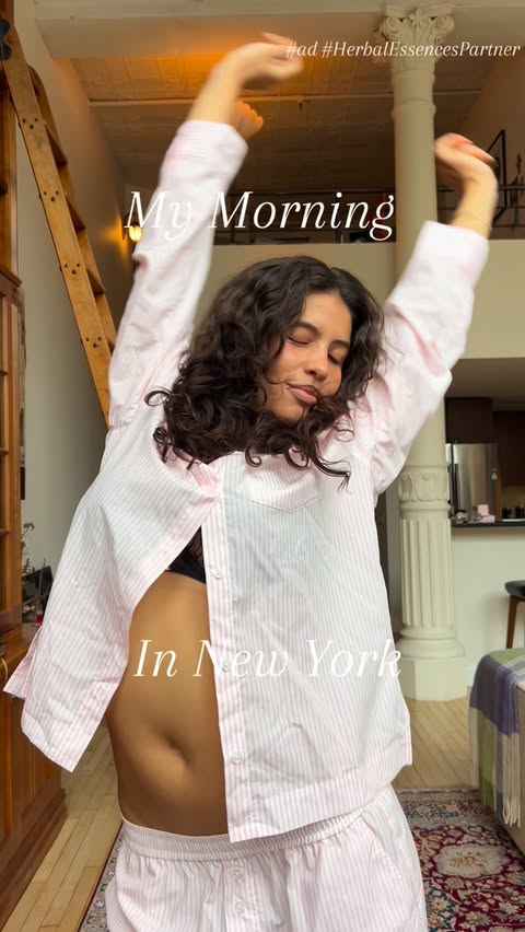 Instagram post by @isabellacarrr for Herbal Essences. Caption reads: I made New York smell good with @herbalessences....